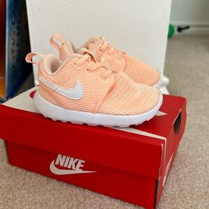 Baby girl Nikes 4c